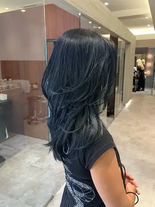 ロング カラー サキ🤍ハイトーン 🩰くびれ巻きヘアのヘアスタイル