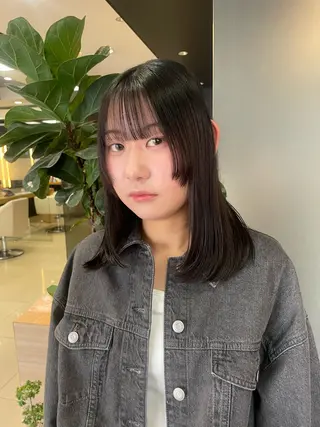 ミディアム カラー ハイトーン/レイヤー 似合わせ・ユキノのヘアスタイル