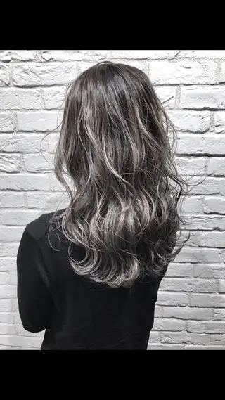 セミロング カラー UMEDA FIGAROのヘアスタイル