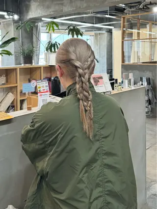 ロング 茜璃/ブリーチカラー /レイヤーカットのヘアスタイル