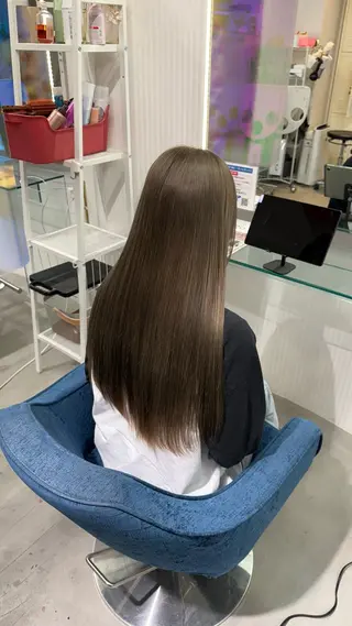 ロング カラー Boxmico. / カカズ コトネのヘアスタイル