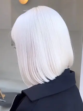 ショート カラー 艶ハイトーンブリーチ 🌈小林侑雅のヘアスタイル