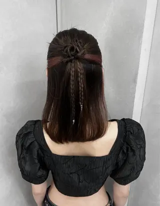 ヘアアレンジ ハイトーン デザインカラーのヘアスタイル