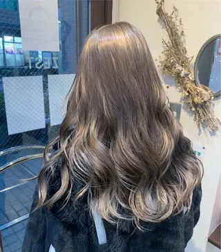 ミディアム フェザー/シャドウ/ メッシュパーマのヘアスタイル