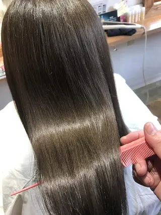 カラー セミロング Alushe艶髪・ 髪質改善のヘアスタイル