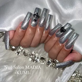 ネイル KUMI💛 MADIAのネイルデザイン