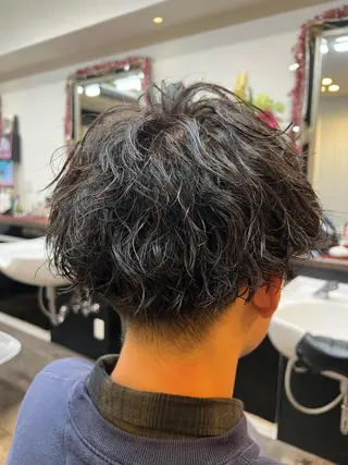 ショート パーマ メンズ 二本木 秀成のヘアスタイル