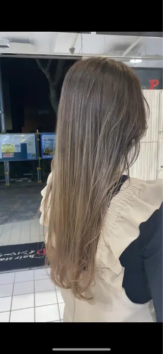 ロング カラー デザインカラー⭐️ Yamauchiのヘアスタイル