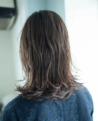 セミロング カラー 酸性ストレート/ブリ ーチなしWカラー河本のヘアスタイル