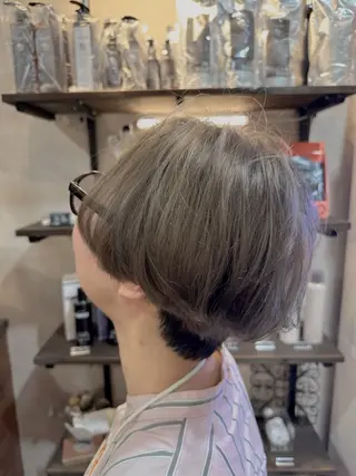 ショート 髪質改善デザインカラ ー/ヒロイケカズマサのヘアスタイル