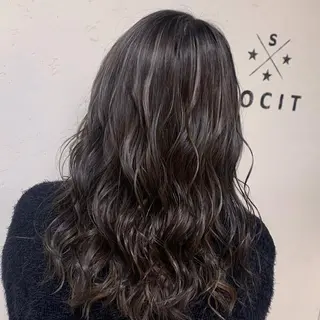 セミロング カラー 山﨑 大二郎のヘアスタイル