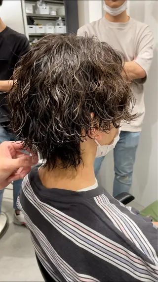ショート パーマ メンズ 波巻きスパイラルパー マ/シャドウパーマ駿のヘアスタイル