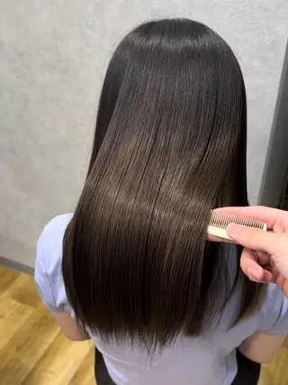 セミロング ジゼル小倉谷内尾祐音 ケアブリーチのヘアスタイル