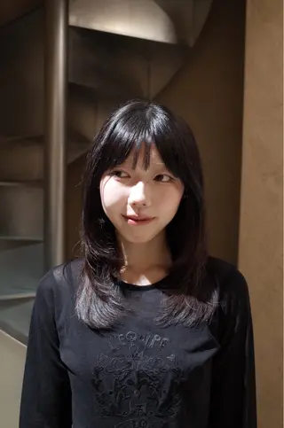 ロング アベ コハルのヘアスタイル