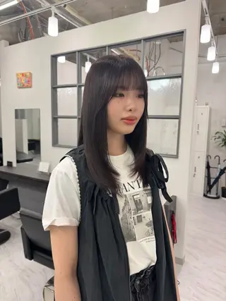 セミロング レイヤー・ブリーチ kiyotoshiのヘアスタイル