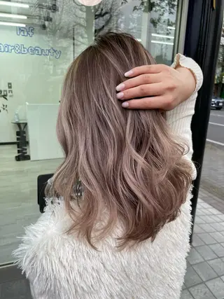 カラー オノ アカネのヘアスタイル