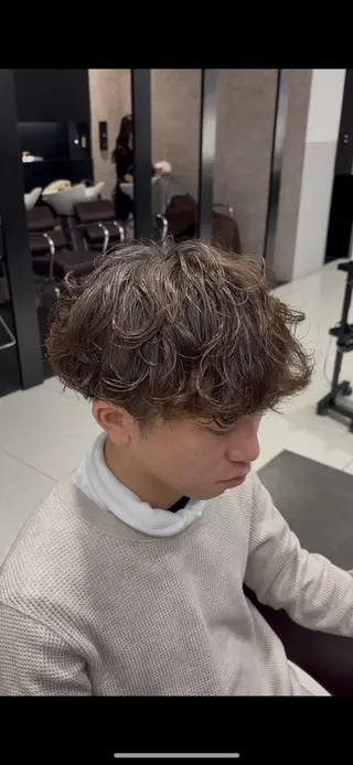 パーマ メンズ 目崎 丞のヘアスタイル
