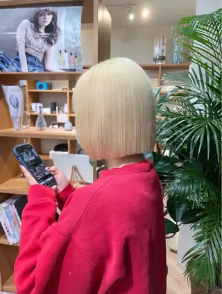 カラー 岩岡 つなみのヘアスタイル