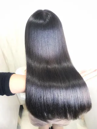 ロング カラー AnFye une qatllのヘアスタイル