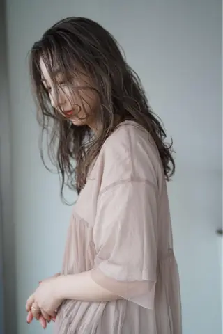 セミロング カラー パーマ mizuho .のヘアスタイル