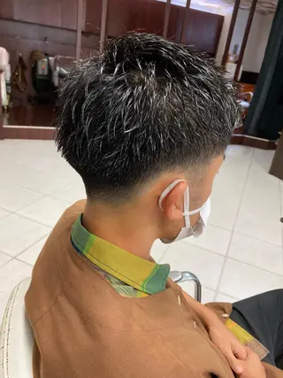 ショート サイトウ リョウヤのヘアスタイル