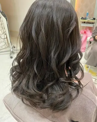 ロング カラー 沼田 孝志のヘアスタイル