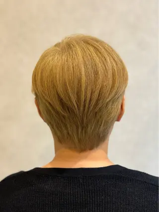 ショート カラー YUKA .のヘアスタイル