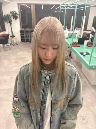 ロング 綾乃／デザインカラー ／ハイトーン／ボブのヘアスタイル