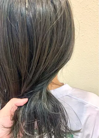 ロング カラー 中川 茜里のヘアスタイル
