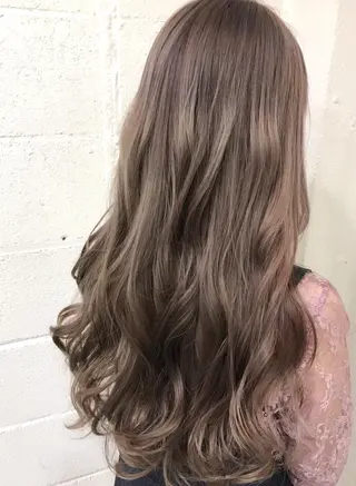 ロング カラー イズ ミのヘアスタイル