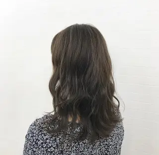 セミロング カラー オリーブ/アッシュ やわらか透明感カラーのヘアスタイル