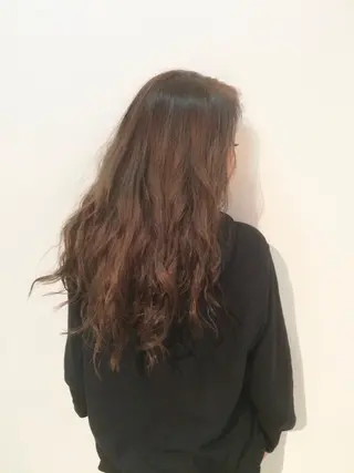 ロング カラー 岡本 智次のヘアスタイル
