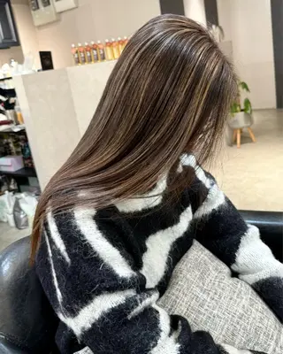 ロング カラー バレイヤージュモデル 募集👒ヨンスクのヘアスタイル