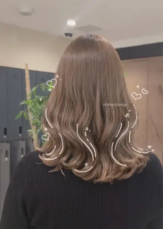ミディアム カラー 白石 愛奏のヘアスタイル