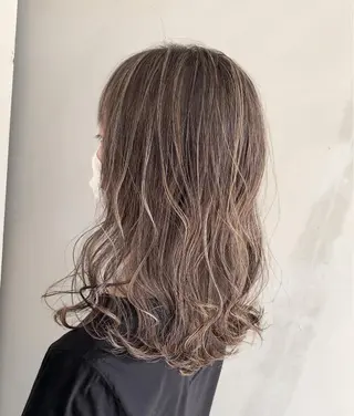 ミディアム カラー リサ tonieのヘアスタイル