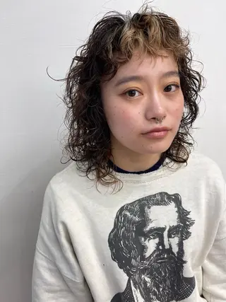 ミディアム パーマ 💓パーマ，💗 レイヤーカットのヘアスタイル