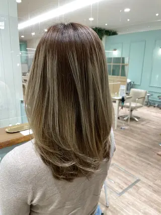 セミロング レイヤー／大宮／韓国 🤍AYA🤍のヘアスタイル