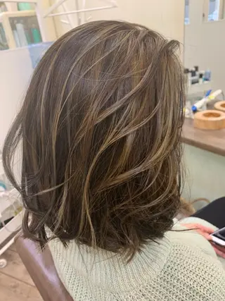 ミディアム カラー 鶴見 和美のヘアスタイル