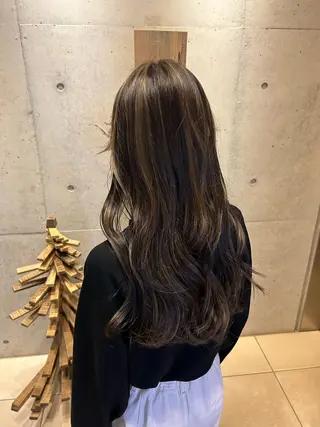 ロング カラー 丸山 莉世のヘアスタイル