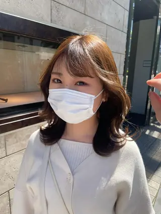 ミディアム 表参道小顔カット前髪 割れ改善クロスパーマのヘアスタイル