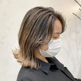 ミディアム カラー DEAN ISLA 大人レイヤーカットのヘアスタイル
