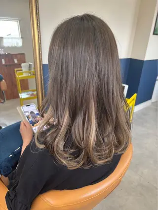 セミロング カラー 髪の家 tikiのヘアスタイル