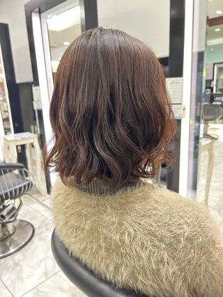 ミディアム パーマ 韓国っぽ透け感カラー マンツーマン🫧なおのヘアスタイル