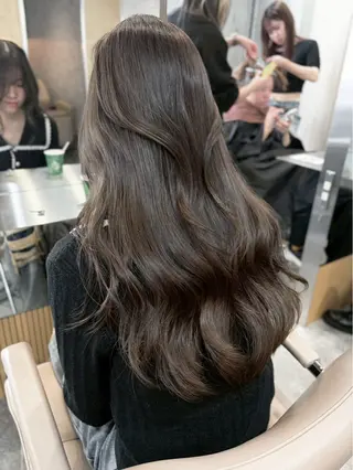 ロング カラー Cinq所属・池田 伶のヘアスタイル