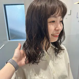 ミディアム カラー パーマ チアキ ジュリのヘアスタイル