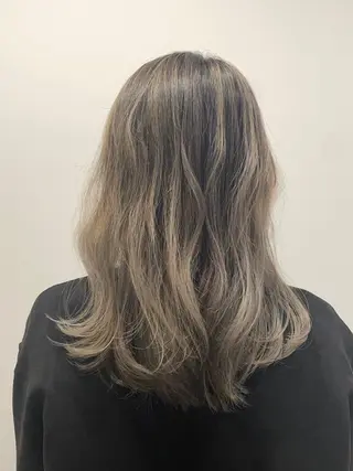 ミディアム カラー カットパーマモデル 山中 遥のヘアスタイル