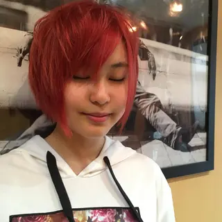 ショート カラー ヨシダ アズサのヘアスタイル