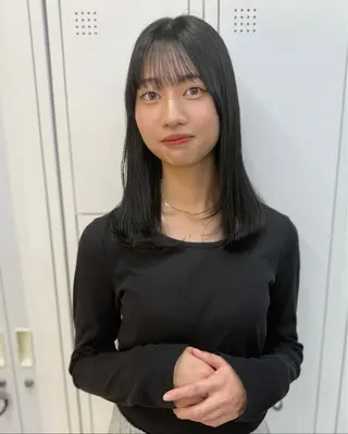 ミディアム 秋山 七海のヘアスタイル