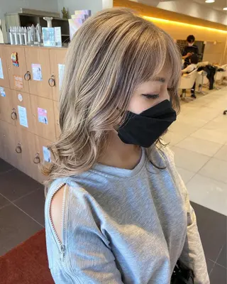 セミロング カラー 透明感カラーブリーチ 🌼シゲモトアヤ🌼のヘアスタイル