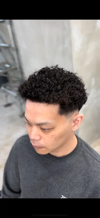 ショート パーマ メンズ 矢崎 裕哉/フェード🔥のヘアスタイル
